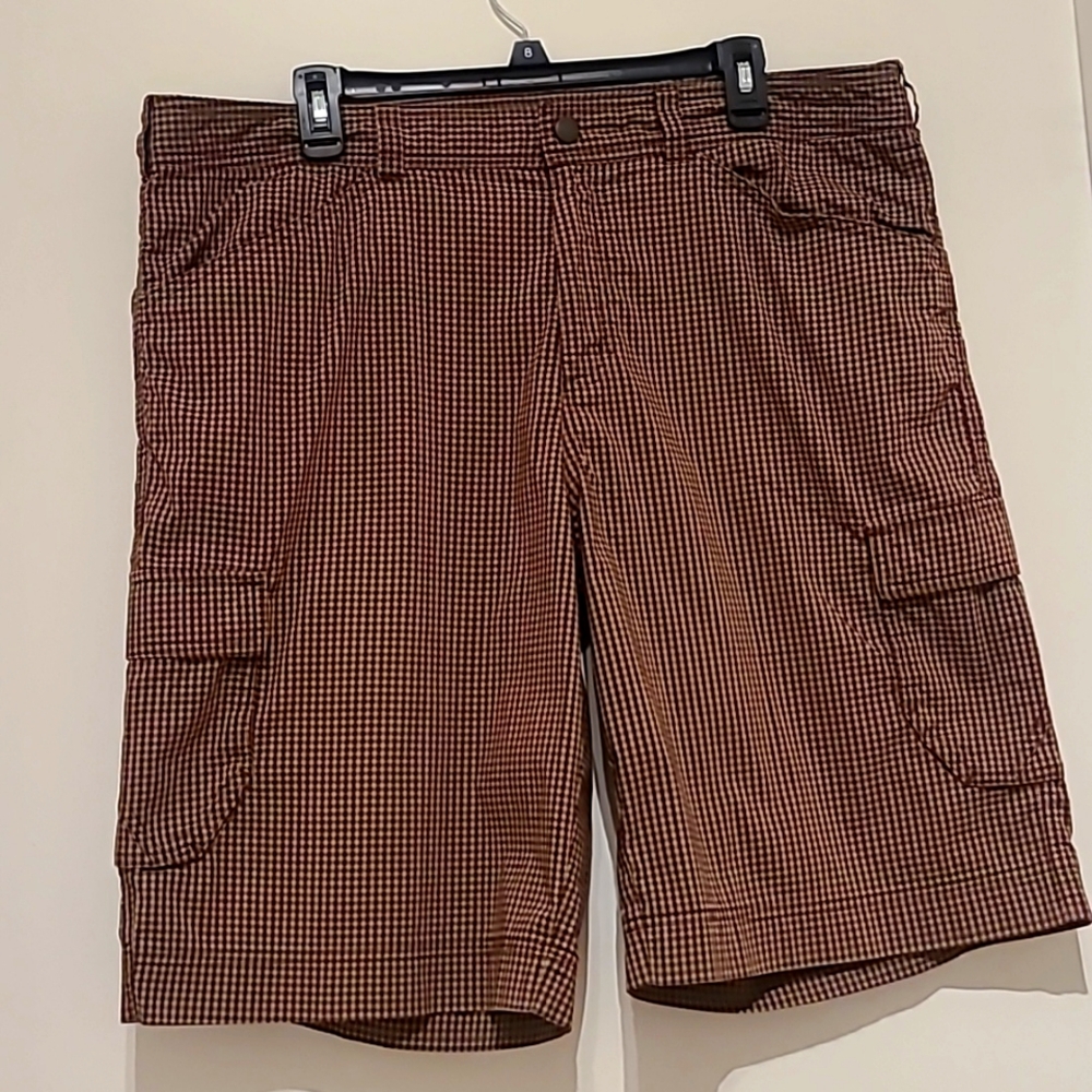 Columbia cargo shorts. Sz 38. Brown & Tan plaid
